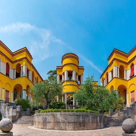 Casa Al Vittoriale Degli Italiani Di Gabriele D' Annunzio - * Gardone Riviera