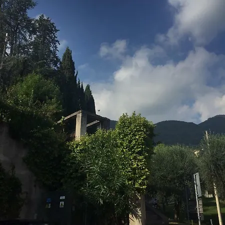 Casa Al Vittoriale Degli Italiani Di Gabriele D' Annunzio - * Gardone Riviera