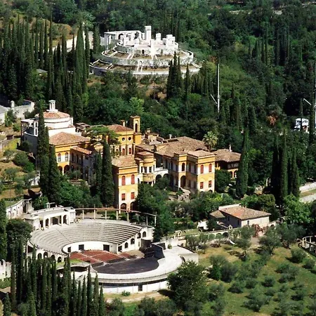 Casa Al Vittoriale Degli Italiani Di Gabriele D' Annunzio - * Gardone Riviera